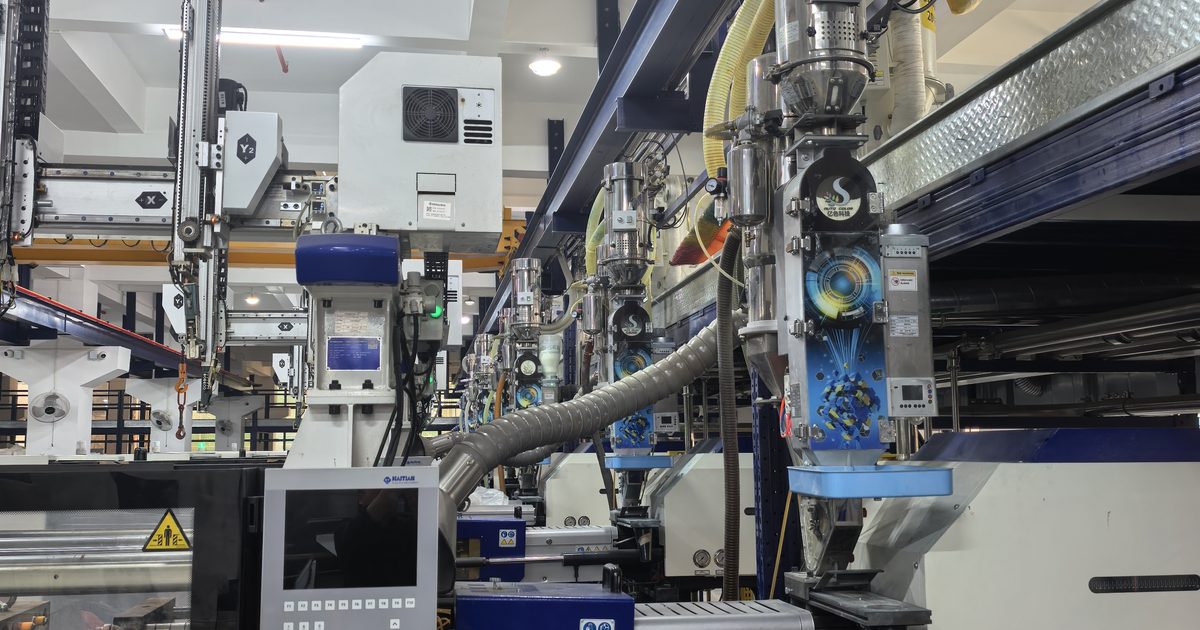 Appliance moulding floor in Ningbo, Zhejiang, with MegaColor dosing machines fitted across the whole row of moulding machines
